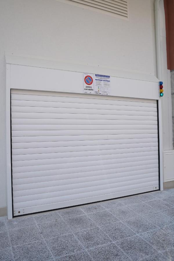 La Perla Di Bari - Private Parking Apartman Kültér fotó