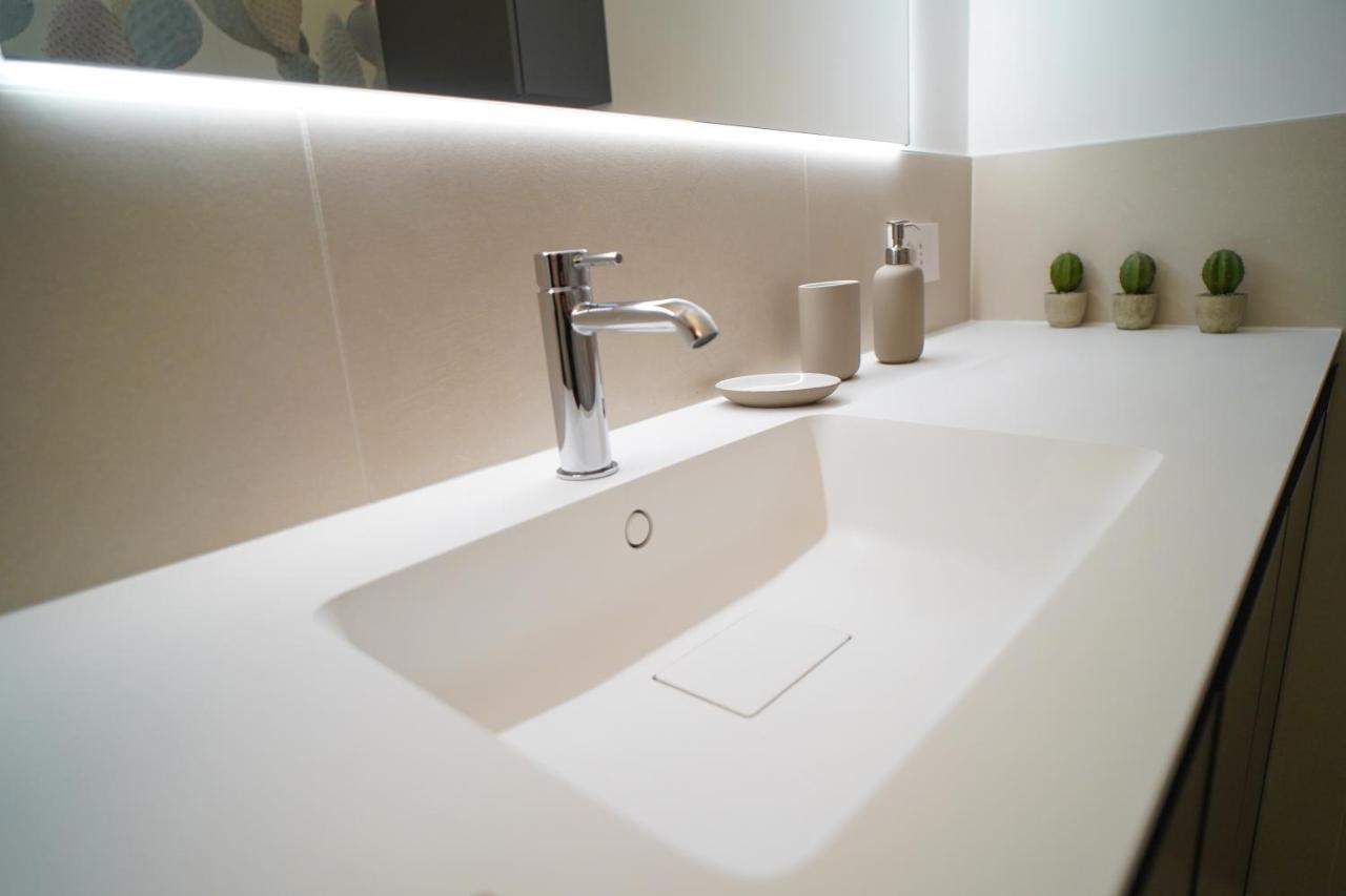 La Perla Di Bari - Private Parking Apartman Kültér fotó